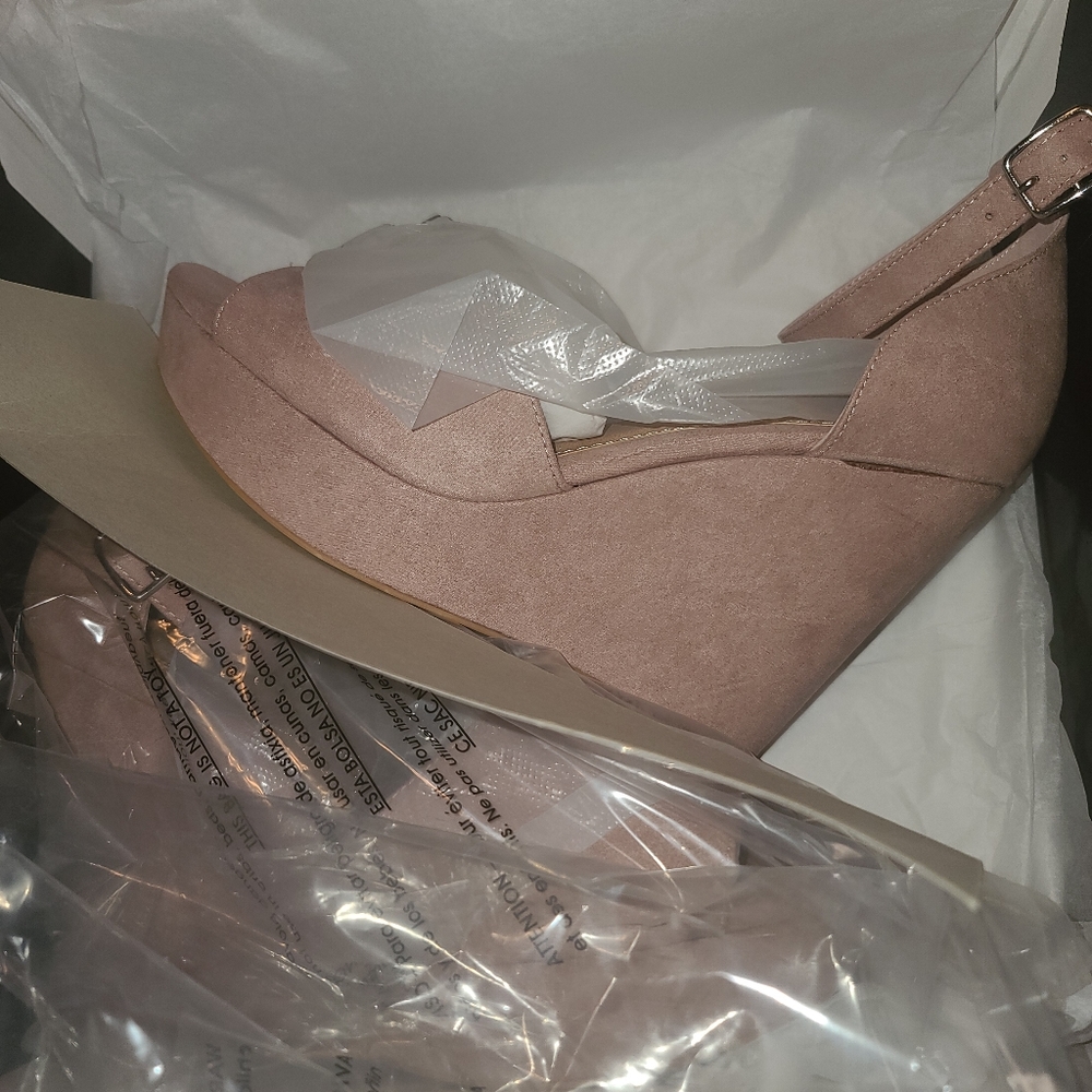 Blush platform wedge sz 10.5